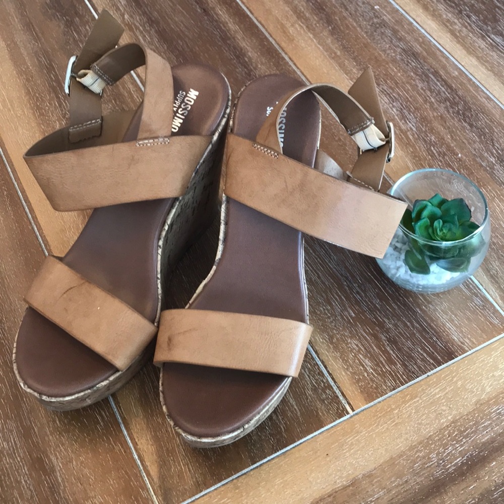 🌸 Tan Mossimo Wedges
